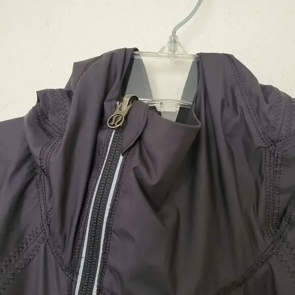 Lululemon Women's Run: Get Up And Glow Jacket Reflective 360 Black Sz 6 Full Zip - Picture 12 of 16